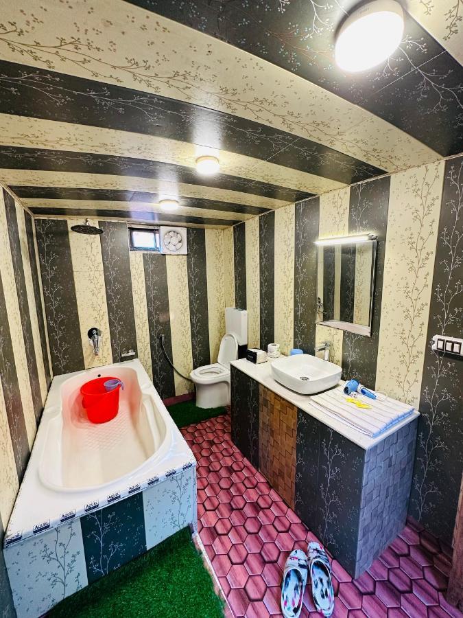 مبيت وإفطار Srīnagar Houseboat New Retreat Group المظهر الخارجي الصورة